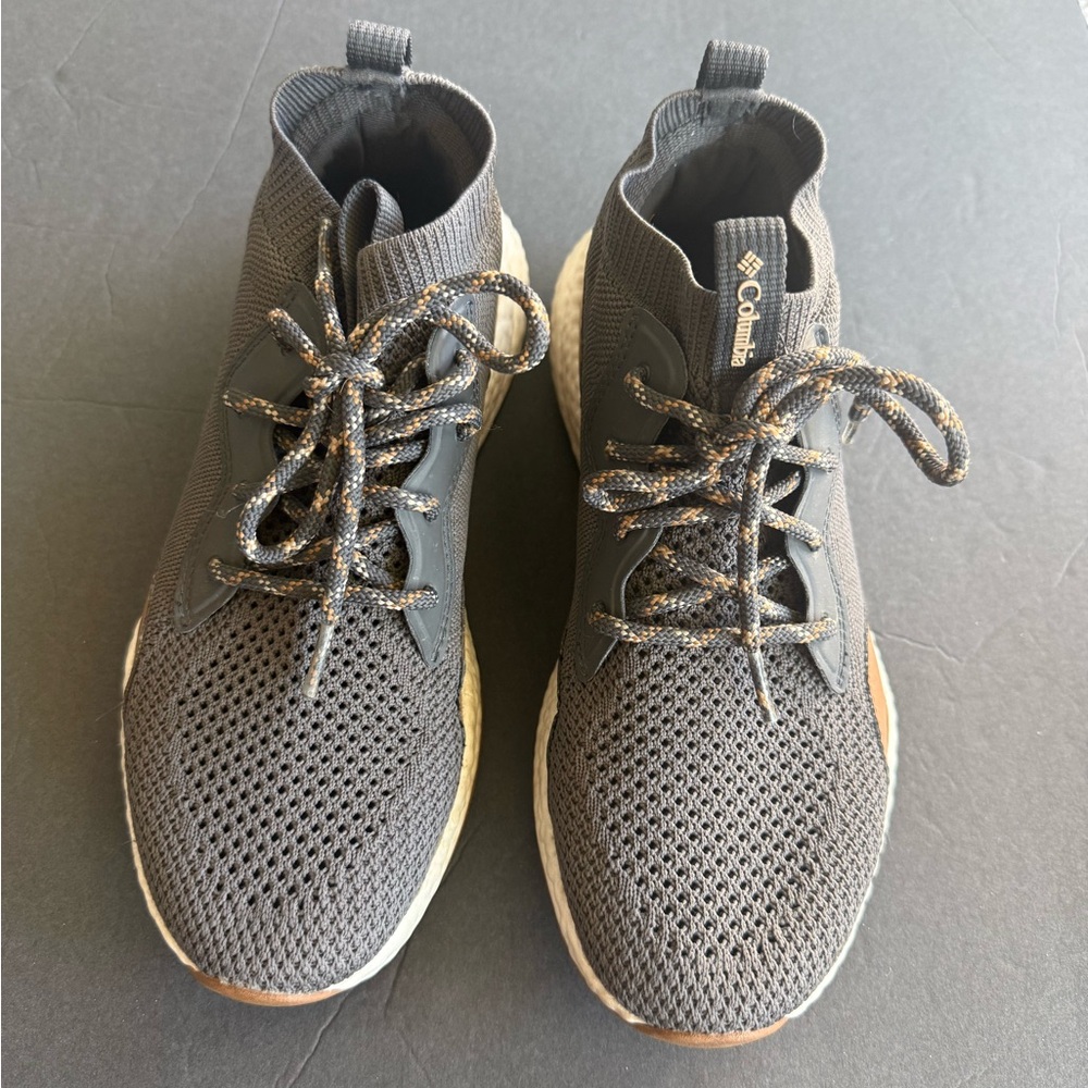 Columbia Women's Black and Gray Sneakers